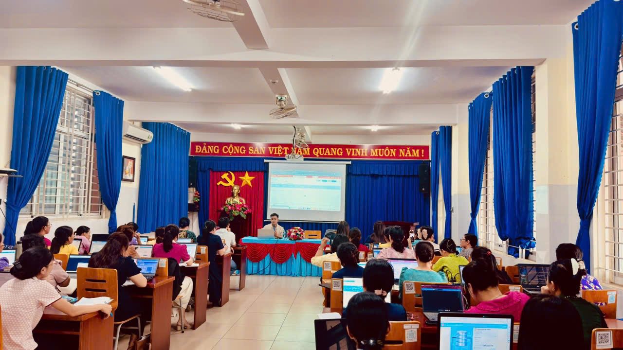 TỔ CHỨC TẬP HUẤN NGHIỆP VỤ HỌC BẠ SỐ CẤP TIỂU HỌC
